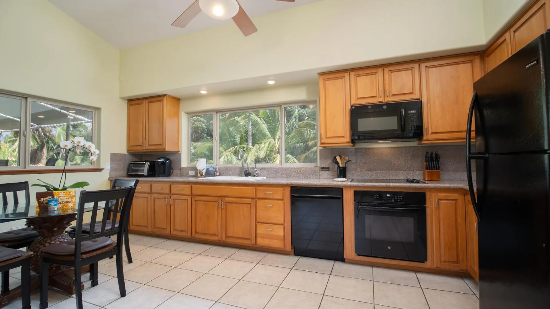 Aloha Aku Ohana Suite - Spacious Garden View Oasis Kihei Apartment